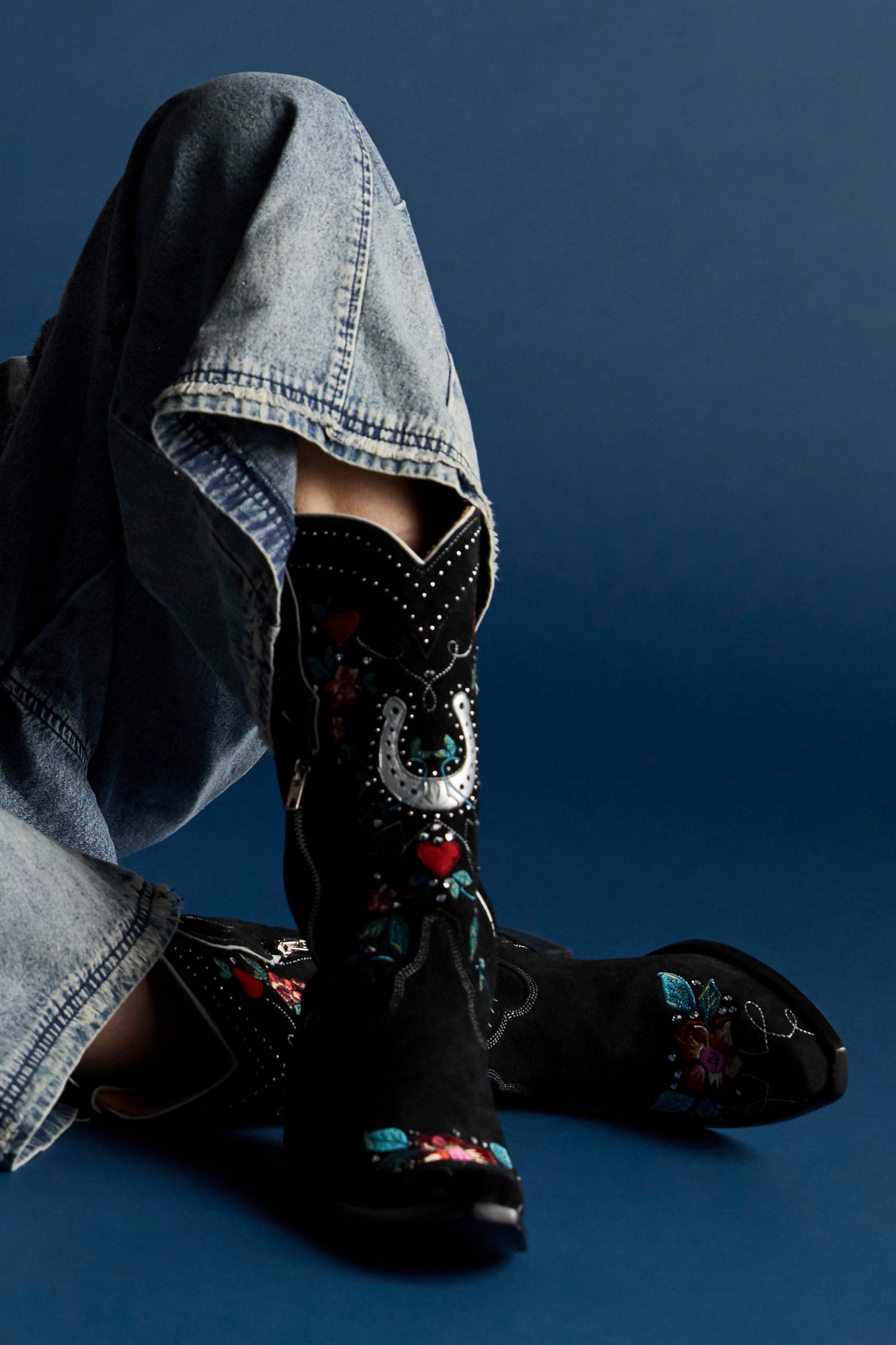 COLT FOLLOWING - WOMEN'S