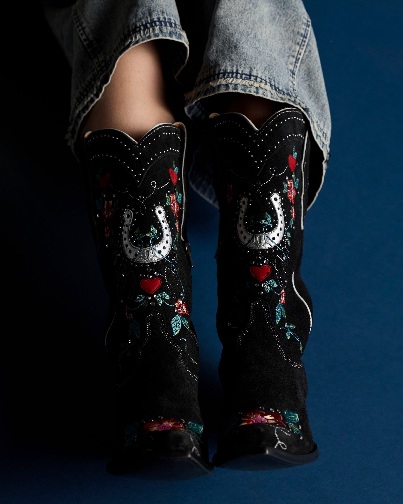 COLT FOLLOWING - WOMEN'S