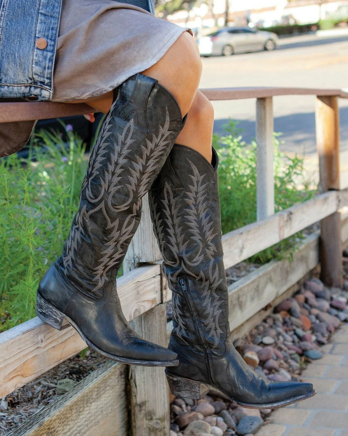 Old Gringo Boots Mayra black cowgirl boots with traditional wheat embroidery and a pointed toe in a relaxed fit.