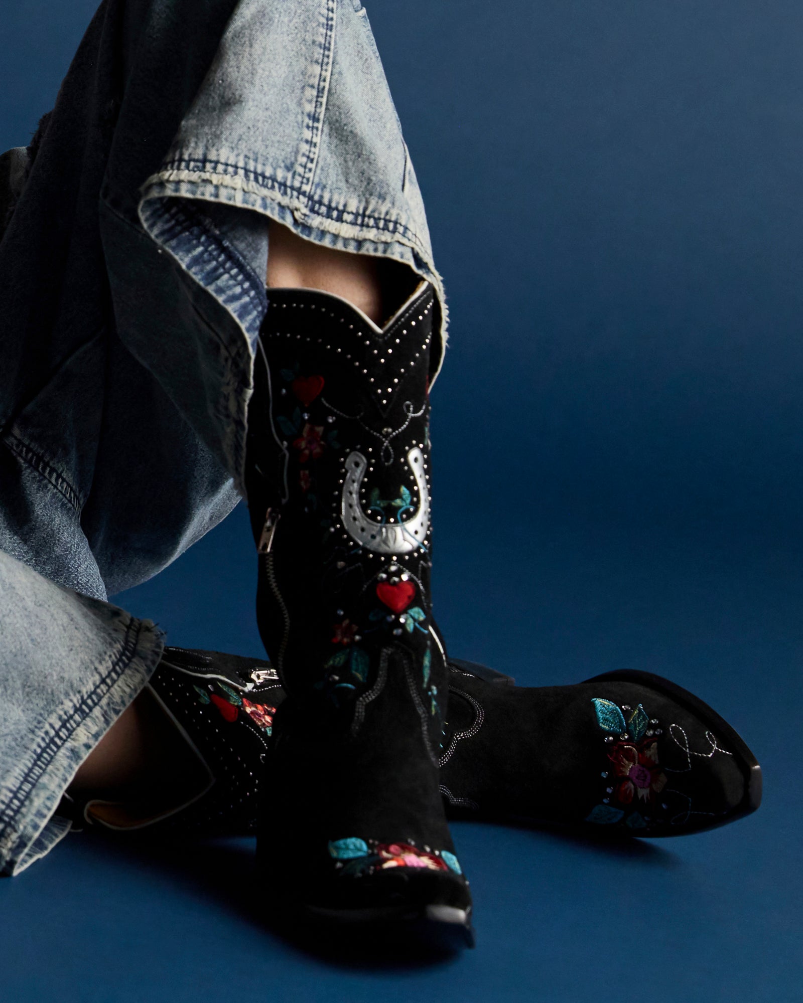 COLT FOLLOWING - WOMEN'S